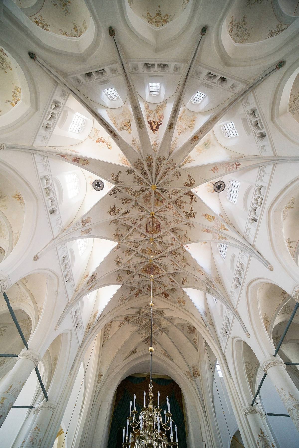 Gevel en toon van de Grote Kerk in het centrum van Harderwijk